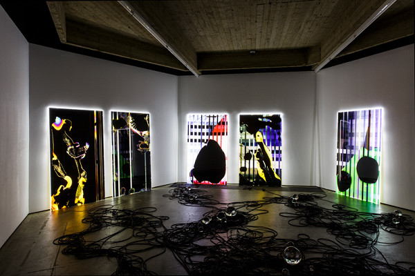 Anetta Mona Chisa & Lucia Tkacova - Proroctvo vecí (pohľad na inštaláciu v Museumcultuur Strombeek/Gent) 