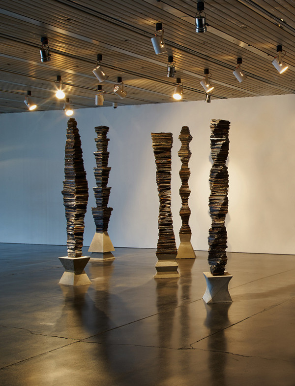 Anetta Mona Chisa & Lucia Tkacova - Totemy 