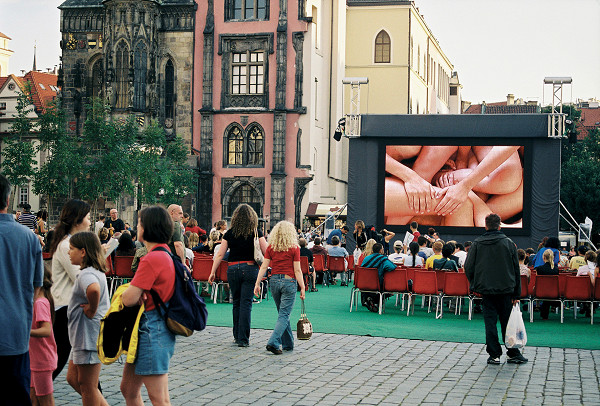 Dorota Sadovská - Zvliekanie z kože 