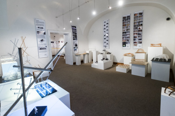 Salón, výstava: Architektonika 2017, študenti Katedry architektonickej tvorby v spolupráci so študentmi Katedry dizajnu VŠVU, 27. 1. – 5. 3. 2017, foto: archív Nitrianskej galérie 