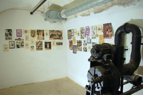 15_Bunker, výstava: Zkouška sirén, 13. 3. – 12. 4. 2015, kurátor: Jakub Král, foto: Martin Daniš 